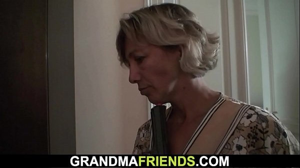 Trio sex met oma en jongens tiener